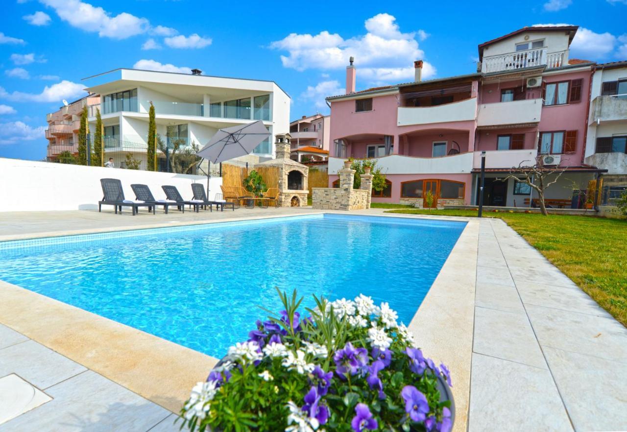 Apartments Violete 742 Pula Exterior foto