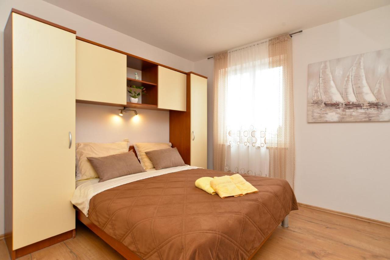 Apartments Violete 742 Pula Exterior foto